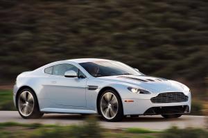 Aston Martin V12 Vantage 2011 года